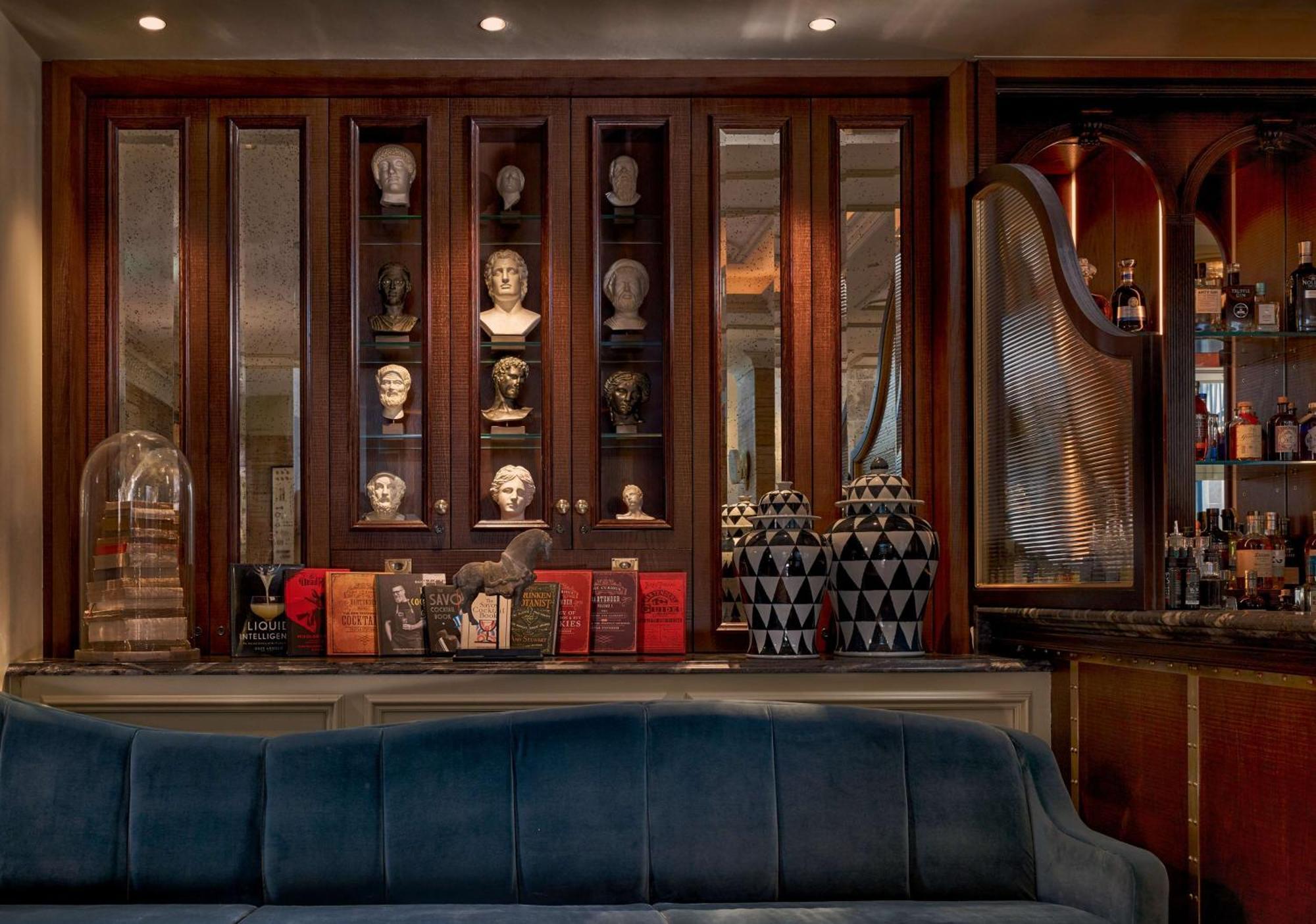 100 Queen'S Gate Hotel London, Curio Collection By Hilton מתקנים תמונה The bar at the London Edition