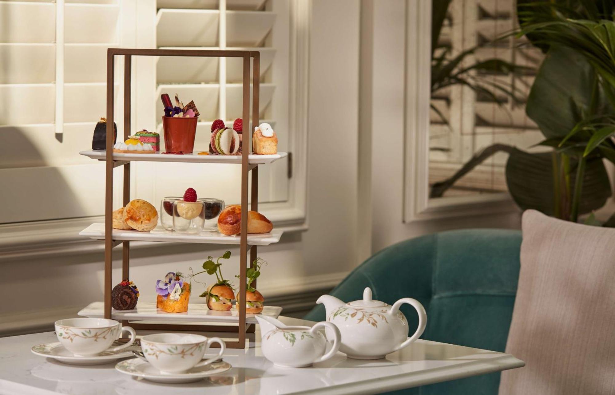 100 Queen'S Gate Hotel London, Curio Collection By Hilton מראה חיצוני תמונה Afternoon tea at the St. Regis Dubai
