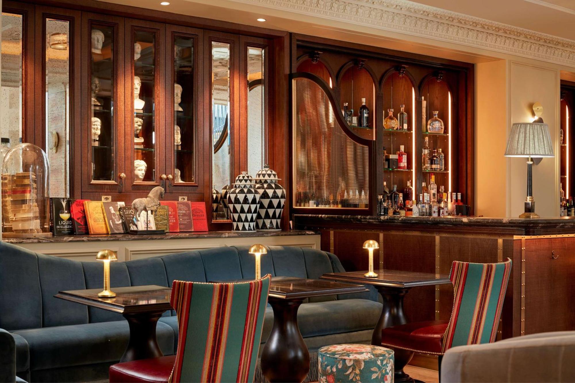 100 Queen'S Gate Hotel London, Curio Collection By Hilton מתקנים תמונה The bar at the Connaught