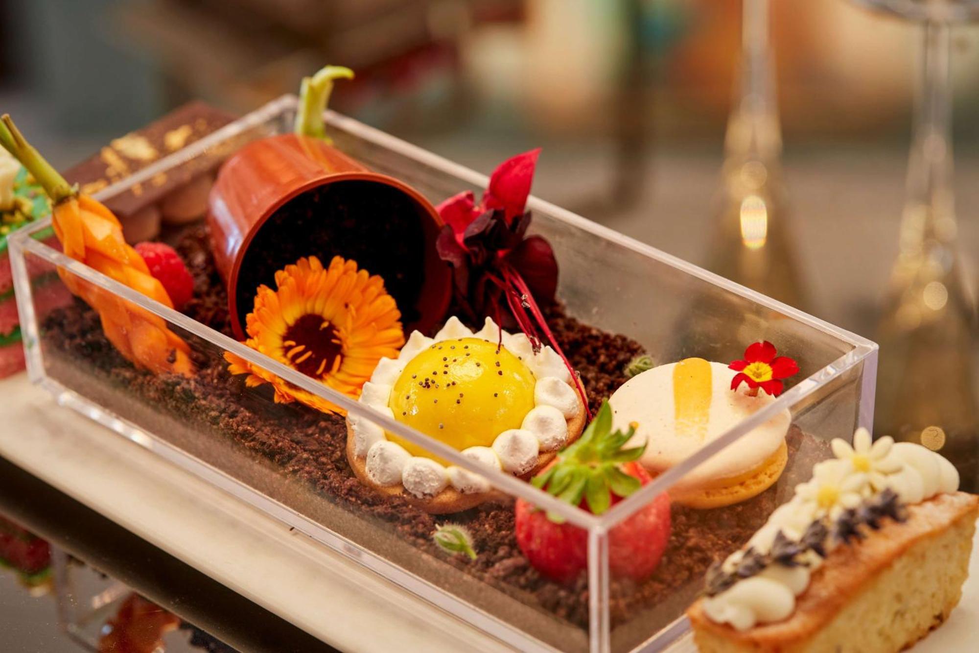 100 Queen'S Gate Hotel London, Curio Collection By Hilton מראה חיצוני תמונה A dessert