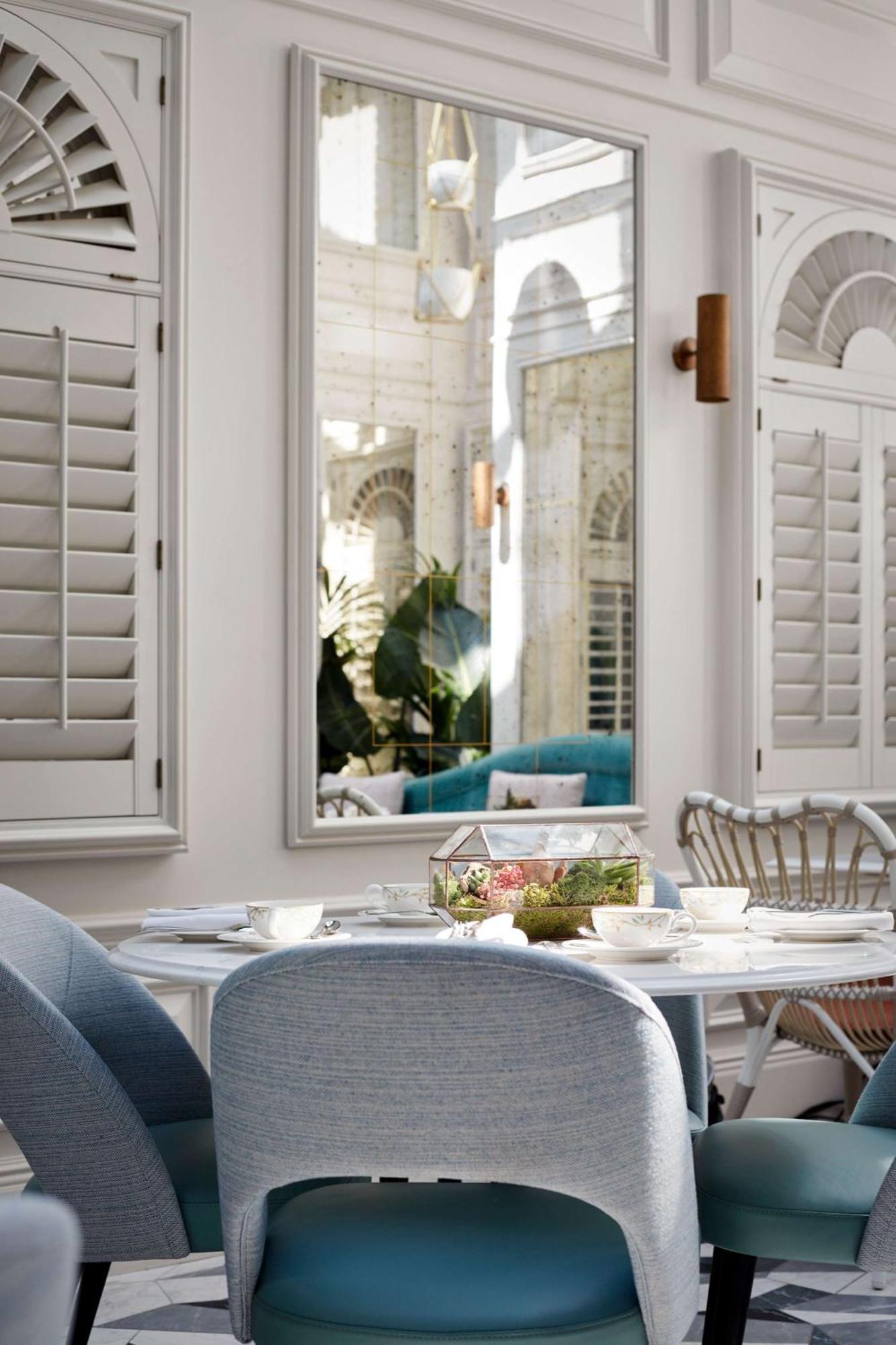 100 Queen'S Gate Hotel London, Curio Collection By Hilton מראה חיצוני תמונה A mirror in a home
