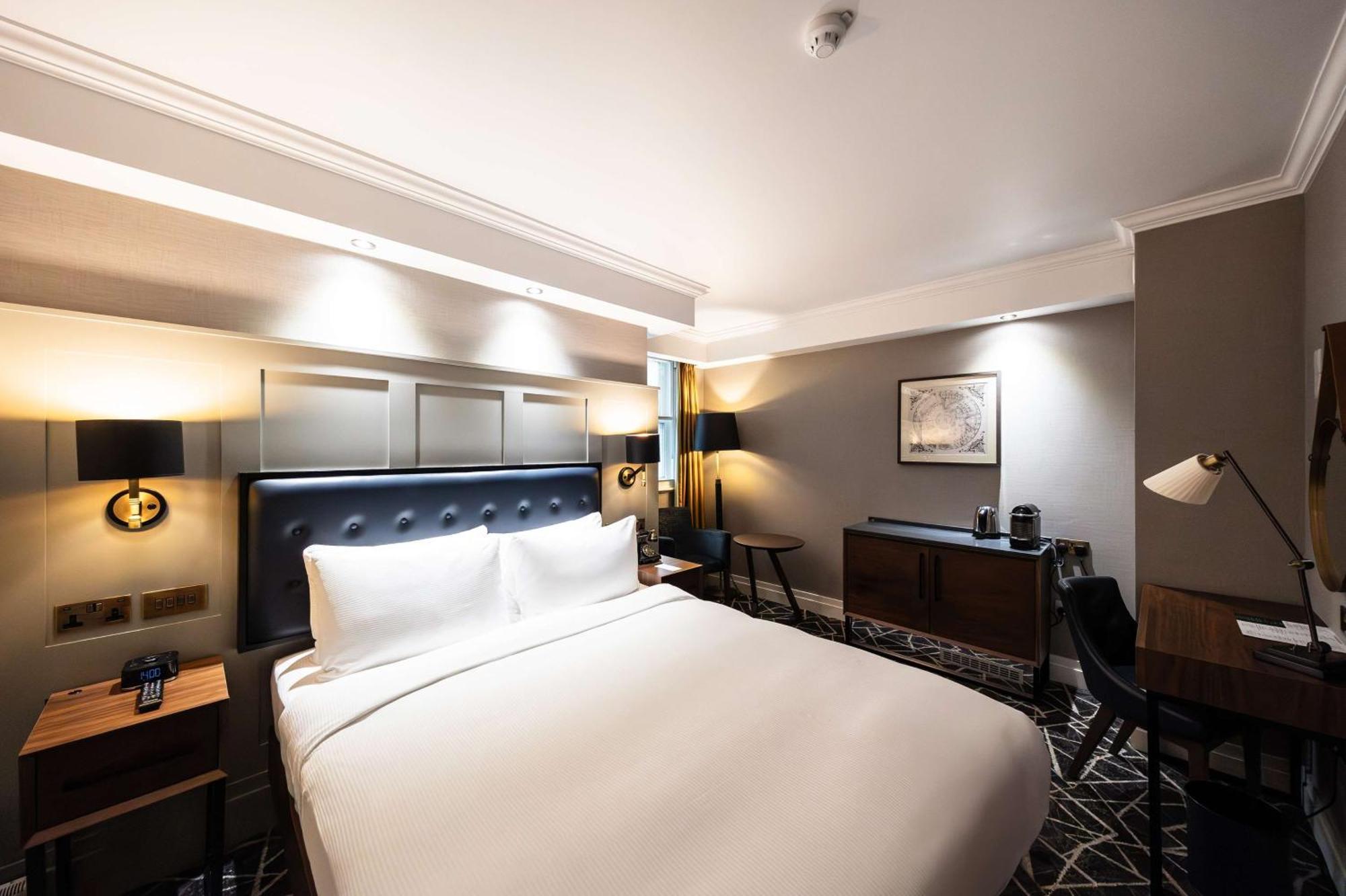 100 Queen'S Gate Hotel London, Curio Collection By Hilton מראה חיצוני תמונה A room at the hotel