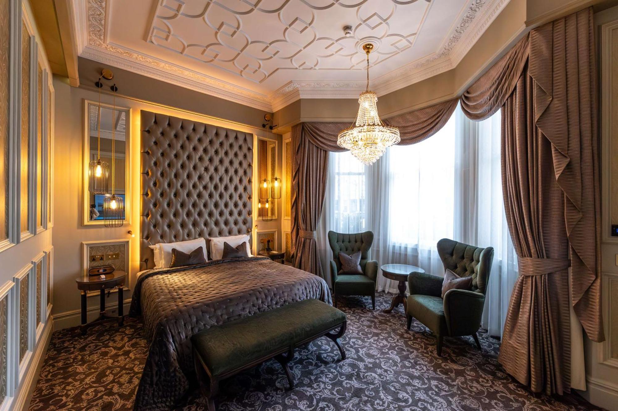100 Queen'S Gate Hotel London, Curio Collection By Hilton מראה חיצוני תמונה A bedroom at the hotel