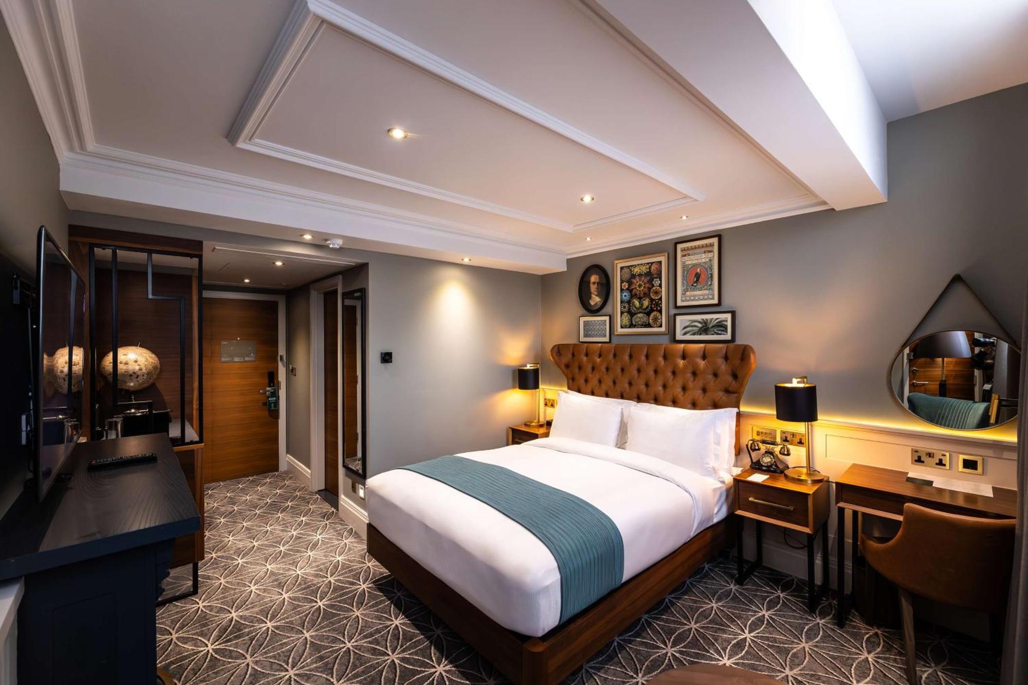 100 Queen'S Gate Hotel London, Curio Collection By Hilton מראה חיצוני תמונה A bedroom at the hotel