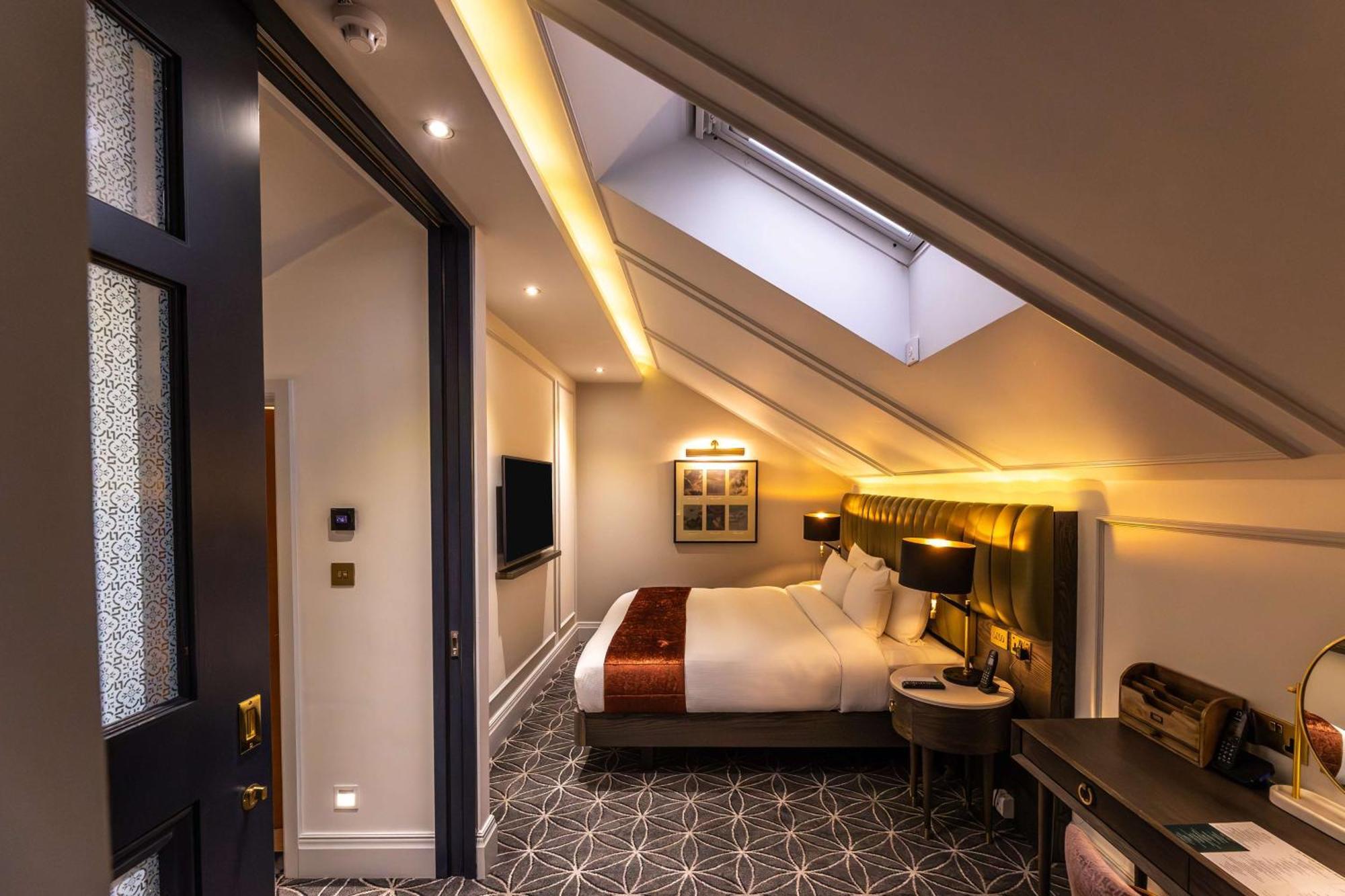 100 Queen'S Gate Hotel London, Curio Collection By Hilton מראה חיצוני תמונה A room at the hotel